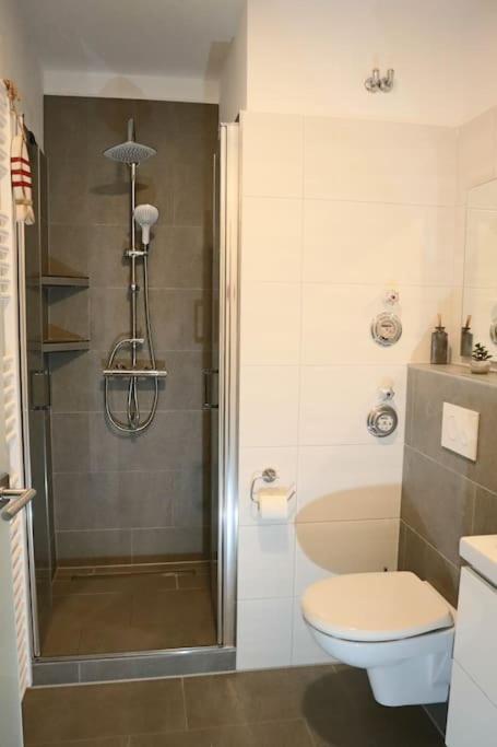 Emily'S Deichbude In Einer Historischen Villa In Dornumersiel Екстериор снимка